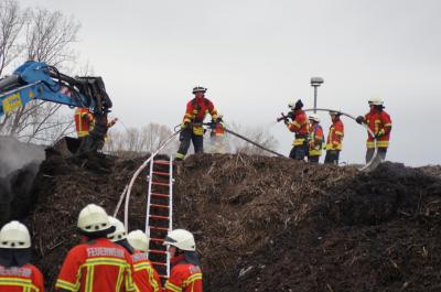 Leinfelden-Echterdingen-Stetten: Kompostiersammelstelle in Brand