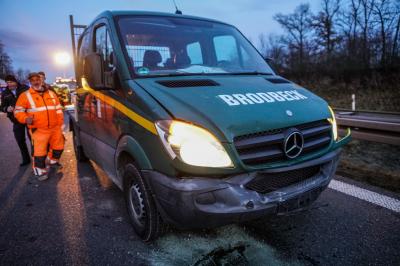 Nuertingen: Auffahrunfall fordert verletze und sorgt fuer langen Stau 