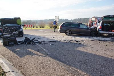 Loechgau: Schwerer Verkehrsunfall mit mehreren Verletzten