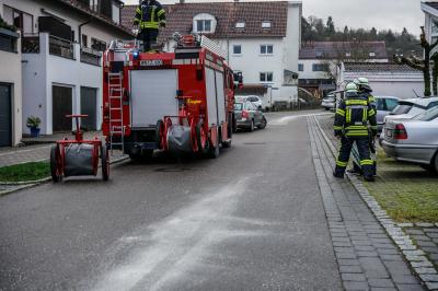 Winterbach: Feuerwehr muss Dieselspur abstreuen