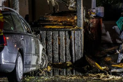 Notzingen: Fahrzeugbrand greift auf Holzstapel und Carport ueber â€“ Feuerwehr verhindert uebergriff auf das Wohngebaeude 