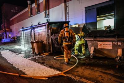 Esslingen: Muelltonnen brannten in Unterstand 