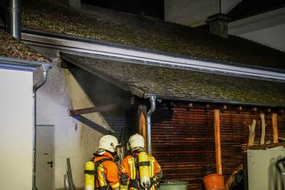 Ebersbach: Brand eines Schuppens an einer Fabrikhalle