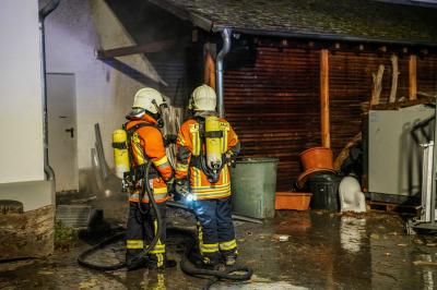 Ebersbach: Brand eines Schuppens an einer Fabrikhalle