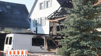 TAGBILDER! Keltern: Neujahr faengt mit einem Wohnhausvollbrand an - Feuerwehr Grosseinsatz