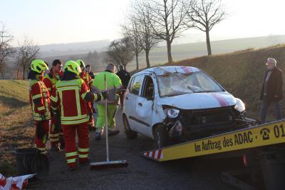 Grossbottwar Winzerhausen: Verkehrsunfall - Fahrzeug kommt von der Strasse ab