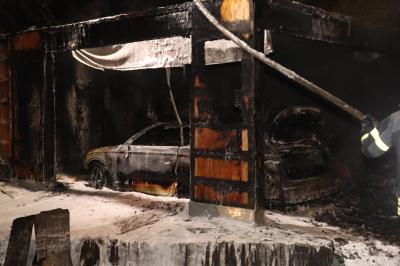 Reutlingen: Brand von zwei Fahrzeugen