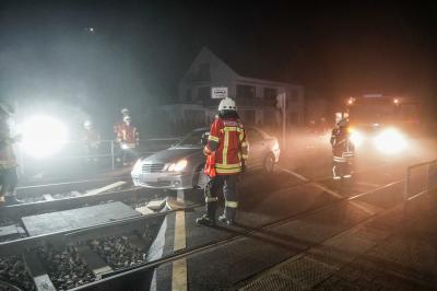 Leinfelden-Echterdingen: Mit Pkw auf Gleise gefahren