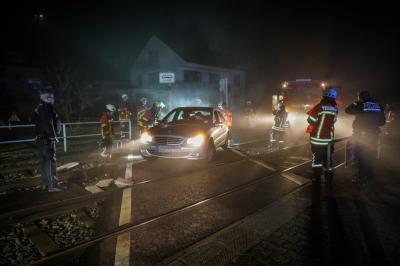 Leinfelden-Echterdingen: Mit Pkw auf Gleise gefahren