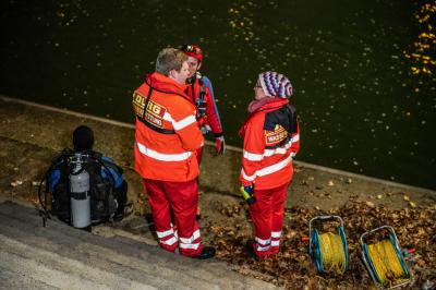 Esslingen: Person im Neckar - Polizist springt hinter her - grosse Suchaktion 