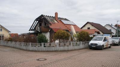 TAGBILDER! Straubenhardt: Vollbrand eines Einfamilienhaus - Feuerwehr Grosseinsatz