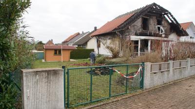 TAGBILDER! Straubenhardt: Vollbrand eines Einfamilienhaus - Feuerwehr Grosseinsatz