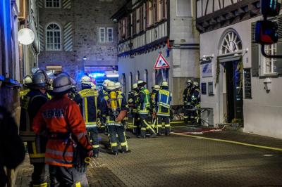 Kirchheim: Verpuffung in Italienischer Gaststaette in der Altstadt fuehrt zu langwierigen Loescharbeiten und einer Verletzten Person