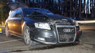 Pforzheim: Pkw Ueberschlaegt sich nach Verkehrsunfall und landet auf dem Dach - mehrere Verletzte