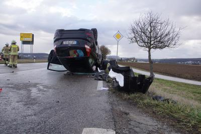 Remseck: PKW ueberschlaegt sich nach Kollision