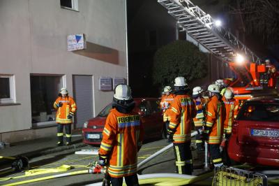 Uhingen: Brand in Mehrfamilienhaus - 1 Verletzte Person