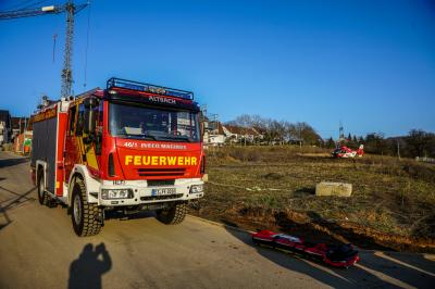 Altbach: Mann stuerzt auf Baustelle mehrere Meter tief - Rettungshubschrauber bringt den lebensgefaehrlich verletzten in eine Klinik