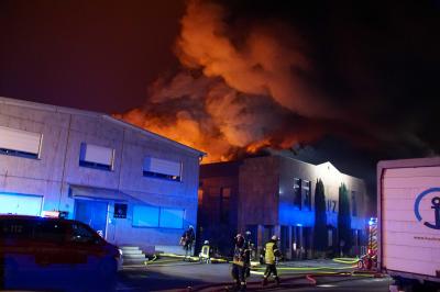 Ilsfeld: Vollbrand bei Holzpalettenfirma