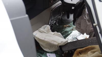 Oelbronn-Duerrn: Pkw kommt von Fahrbahn ab und ueberschlaegt sich - Fahrer Verletzt