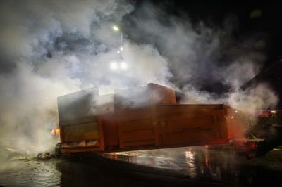 Sindelfingen: Container auf Wertstoffhof faengt Feuer