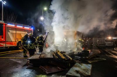 Sindelfingen: Container auf Wertstoffhof faengt Feuer
