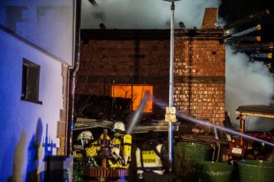 Gaeufelden-Tailfingen: Grosseinsatz der Feuerwehren nach Scheunenbrand