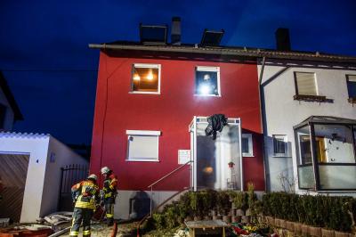 Weil der Stadt - Merklingen: Wohnungsbrand fordert eine schwer verletzte  Person