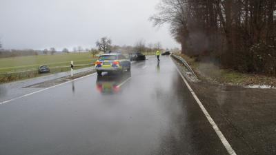Remchingen: Witterung fuehr zum Pkw Ueberschlag und schwerem Frontalzusammenstoss - zwei Personen schwer Verletzt