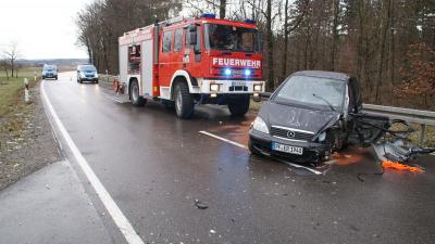 Remchingen: Witterung fuehr zum Pkw Ueberschlag und schwerem Frontalzusammenstoss - zwei Personen schwer Verletzt