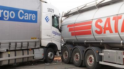 Pforzheim: schwerer Verkehrsunfall auf der A8 mit vier verletzten Personen