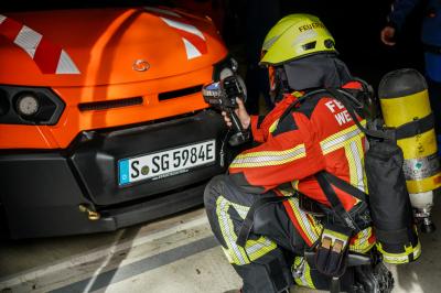 Wernau: Mehrere Brandeinsaetze im Quadrium - Elektrofahrzeugbrand in der Tiefgarage - Rauchgeruch im Gebaeude