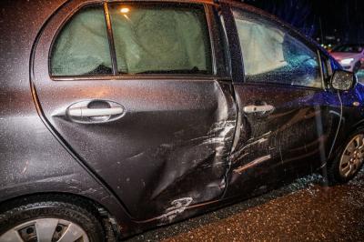 Esslingen: Vorfahrstverletzung fuehrt zu Unfall mit zwei Verletzten