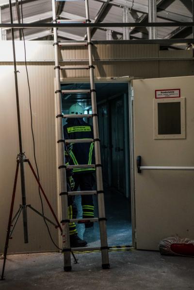 Allmersbach im Tal: Sturm reisst Zwischendecke in Wohnheim heraus â€“ Rettungskraefte im Grosseinsatz