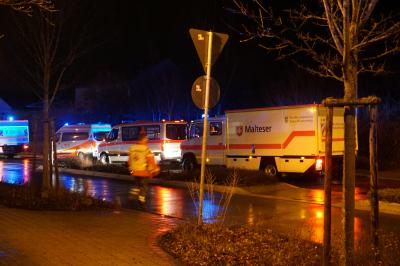 Schlierbach: Brand in Seniorenheim - Rettungskraefte im Grosseinsatz