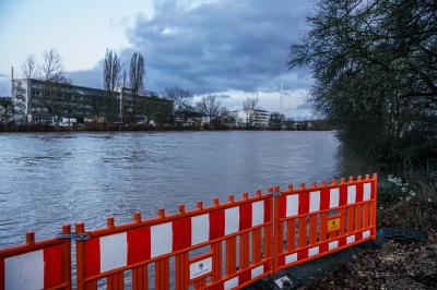 Esslingen: Vermeintliche Person im Neckar - Grosseinsatz mit Einsatzkraeften auch aus Stuttgart