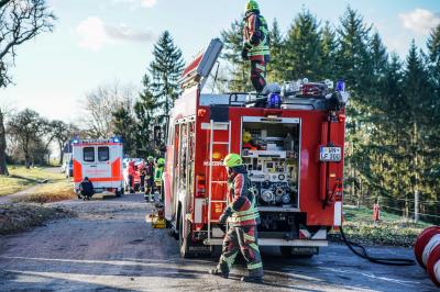 Althuette-Waldenweiler: Toedlicher Verkehrsunfall - Pkw kracht gegen Baum