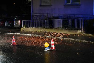 Ostfildern-Scharnhausen: Sturm deckt Dach ab