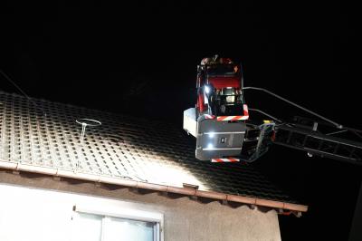 Ostfildern-Scharnhausen: Sturm deckt Dach ab