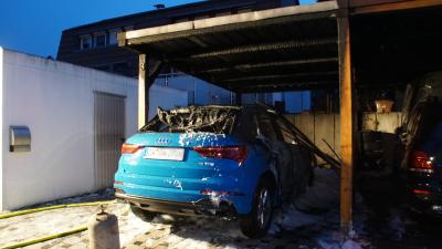 Bad Liebenzell: zwei Pkws brennen in Carport aus - hoher Sachschaden