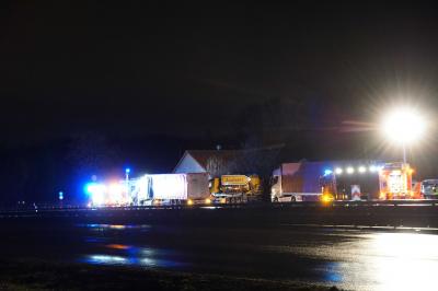 Stuttgart-Neuwirtshaus: Verrutschte Ladung sorgt fuer Sperrung an der B10