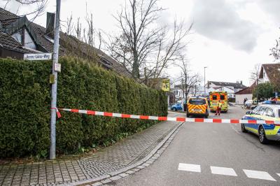 Schoenaich: Person wird von PKW zerdrueckt und stirbt noch an der Unfallstelle