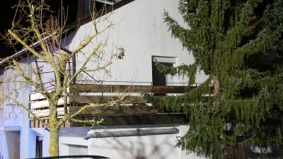 Pforzheim: Balkonbrand fuehrt zu Wohnungsbrand - war Alkohol im Spiel?