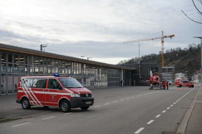 Plochingen: Doppelter Einsatz fuer die Feuerwehr - Rettungshubschrauber Landung und Brandeinsatz