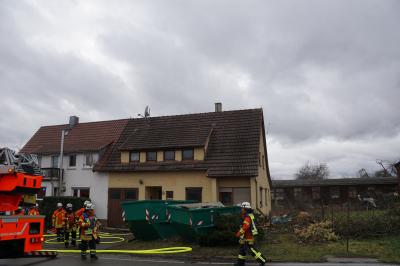 Uhingen - Sparwiesen: Kellerbrand loest Einsatz fuer die Feuerwehr aus