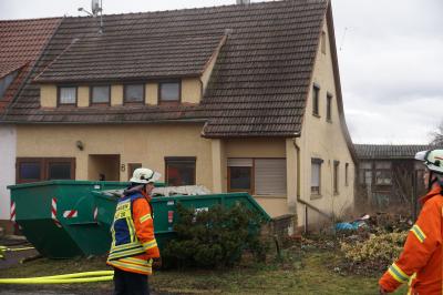 Uhingen - Sparwiesen: Kellerbrand loest Einsatz fuer die Feuerwehr aus
