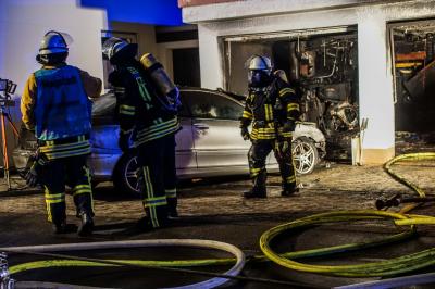 Magstadt: PKW brennt in einer Doppelgarage aus