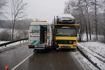 Grossbottwar: Verkehrsunfall mit 3 Beteiligten, 1 LKW involviert, 1 Verletzte Person 