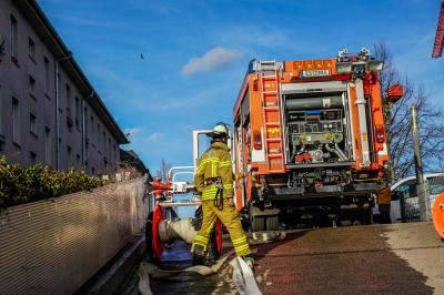 Esslingen-Waeldenbronn: Blumenkasten brannte