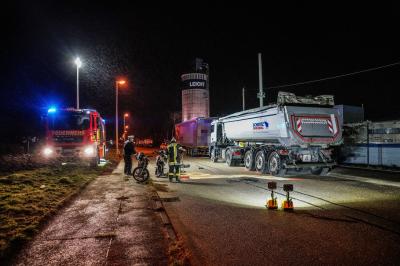 Kirchheim: Kradfahrer prallt gegen geparkten Sattelzug und wird schwer verletzt