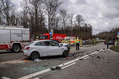 Boeblingen: Fahrerin bei Unfall auf der B464 lebensgefaehrlich verletzt